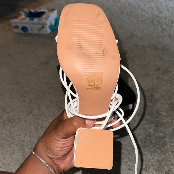 Cute and Comfortable White Strappy heel ! - Picture 1 of 6